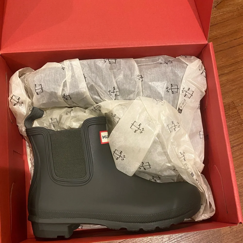 Hunter Short original Chelsea Boot in dark olive size 7 NWT - Picture 6 of 7